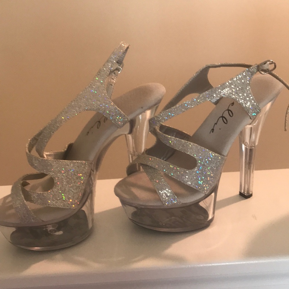 Ellie pole dance heels